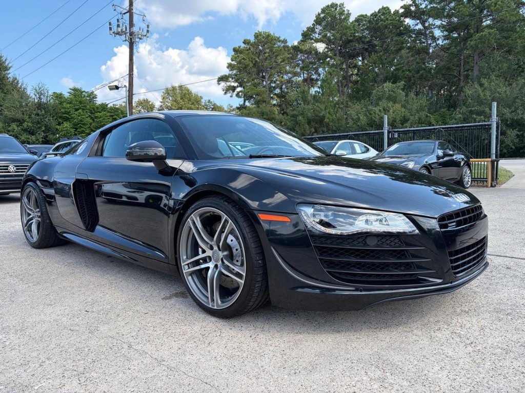 Audi R8 Vehicle Full-screen Gallery Image 04