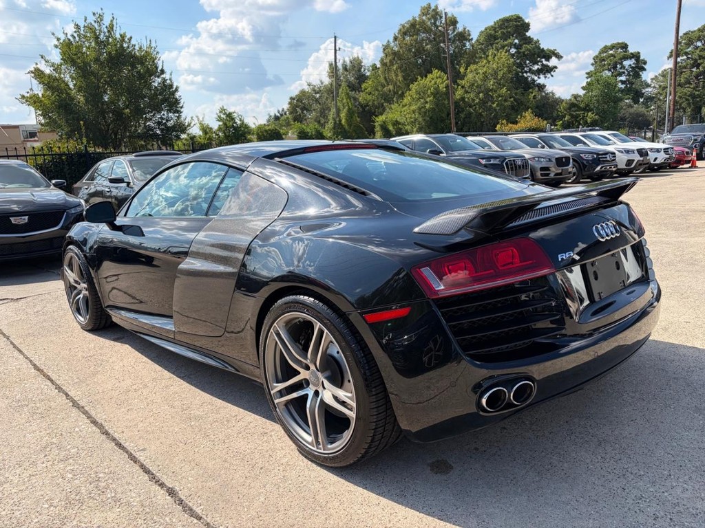 Audi R8 Vehicle Full-screen Gallery Image 09