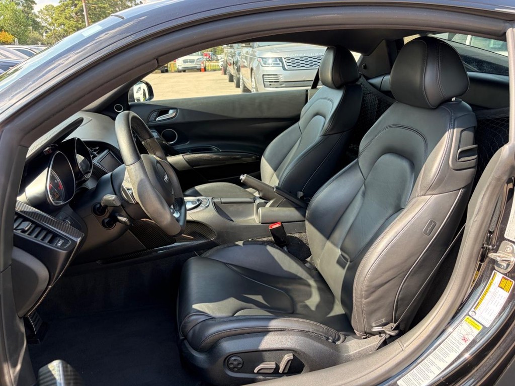 Audi R8 Vehicle Full-screen Gallery Image 12