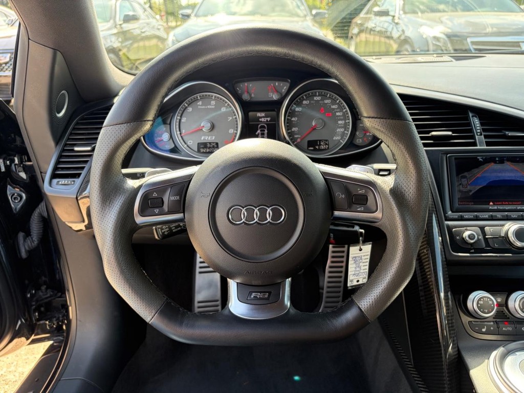 Audi R8 Vehicle Full-screen Gallery Image 16