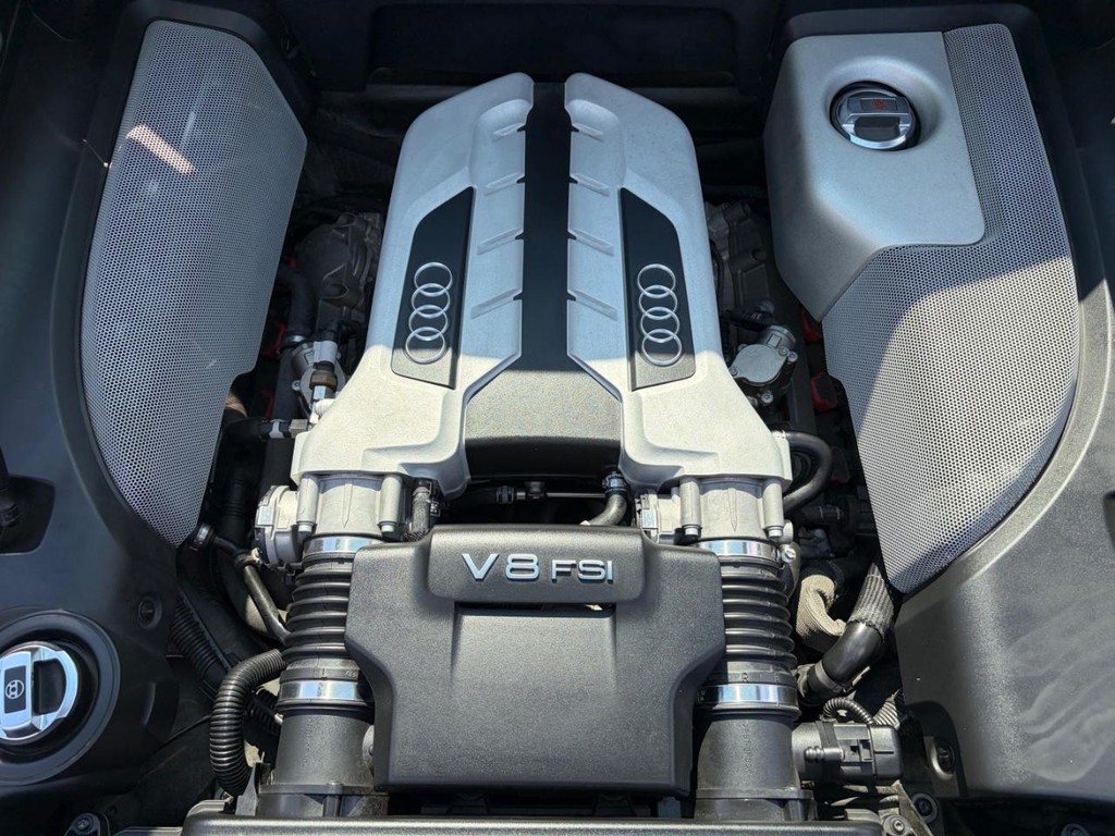 Audi R8 Vehicle Full-screen Gallery Image 29