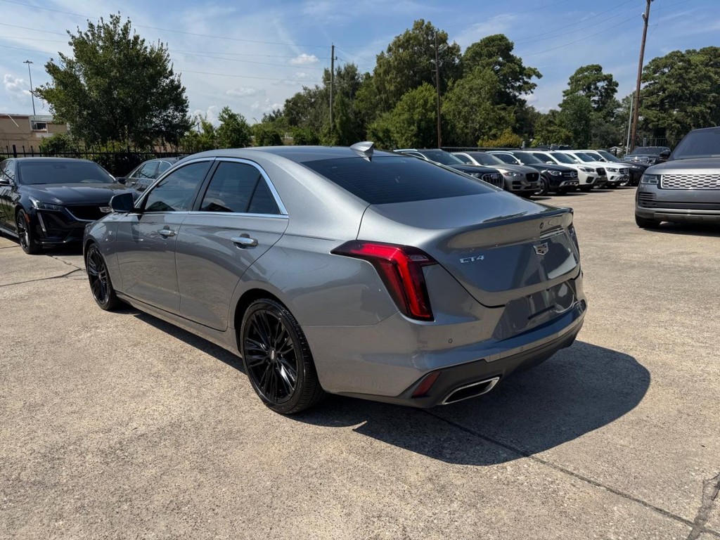 Cadillac CT4 Vehicle Full-screen Gallery Image 08