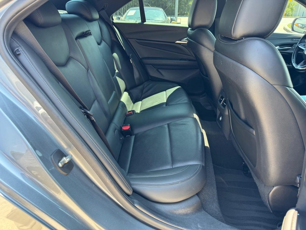 Cadillac CT4 Vehicle Full-screen Gallery Image 16