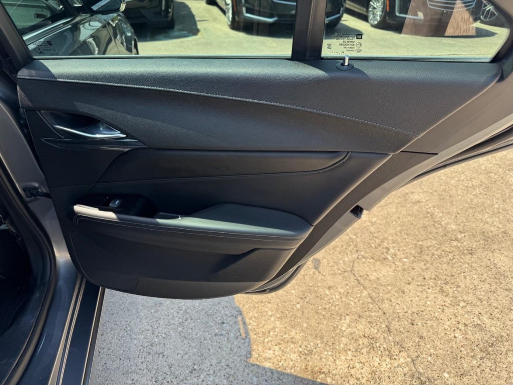 Cadillac CT4 Vehicle Full-screen Gallery Image 17