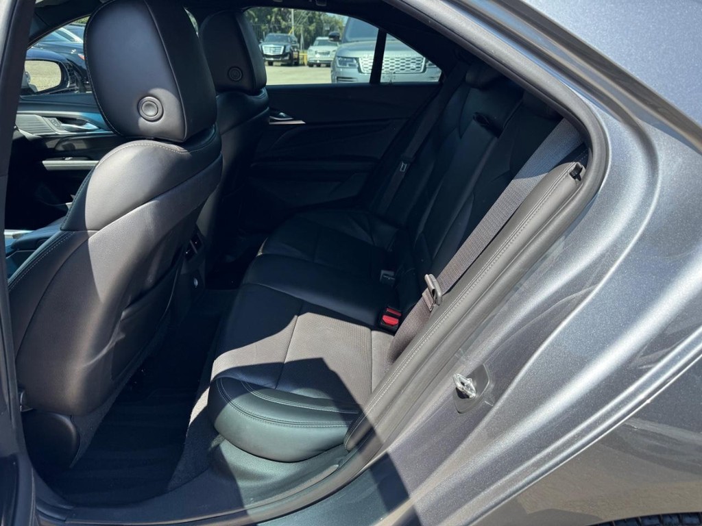 Cadillac CT4 Vehicle Full-screen Gallery Image 18