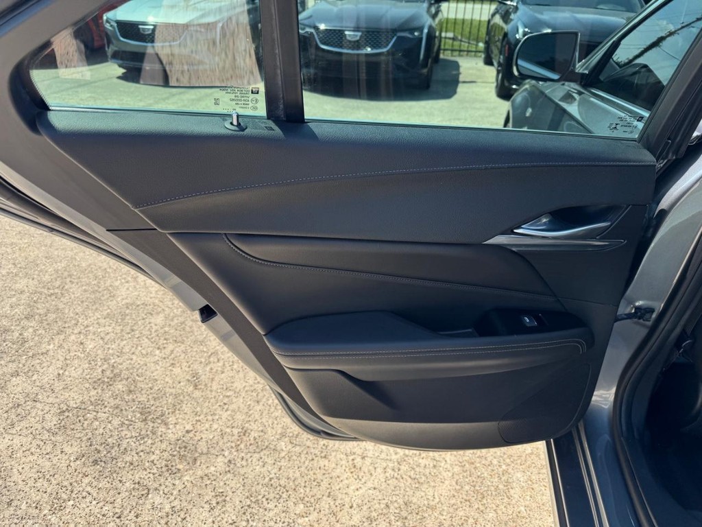 Cadillac CT4 Vehicle Full-screen Gallery Image 19