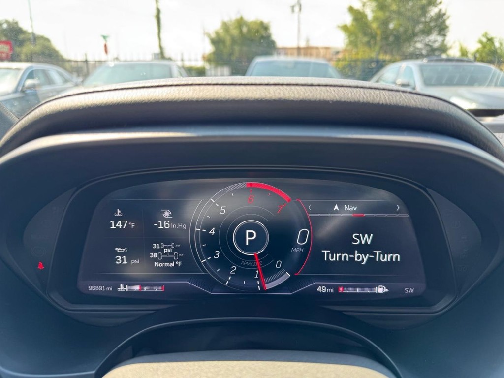 Cadillac CT4 Vehicle Full-screen Gallery Image 21