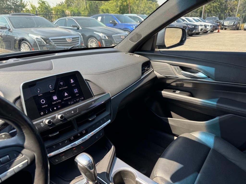 Cadillac CT4 Vehicle Full-screen Gallery Image 24