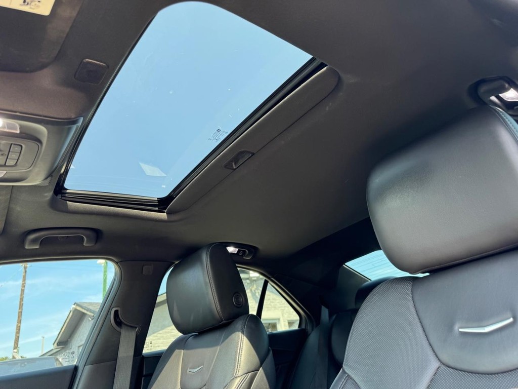Cadillac CT4 Vehicle Full-screen Gallery Image 26