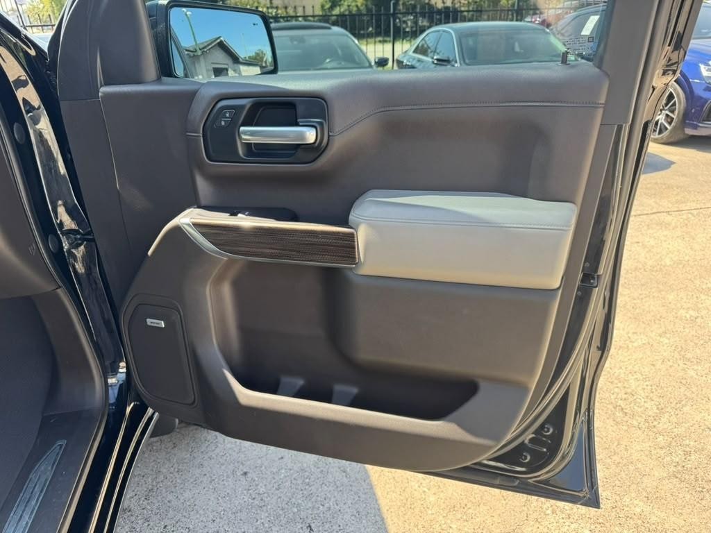 Chevrolet Silverado 1500 Vehicle Full-screen Gallery Image 15