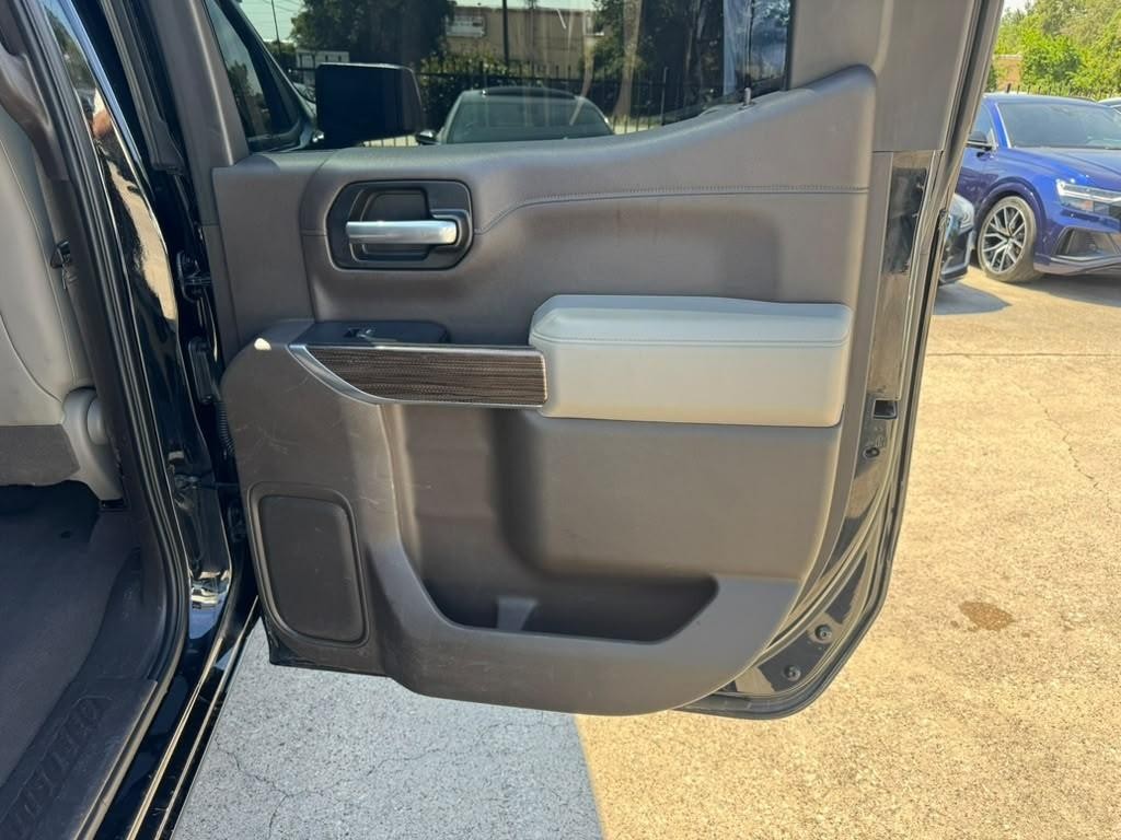 Chevrolet Silverado 1500 Vehicle Full-screen Gallery Image 17