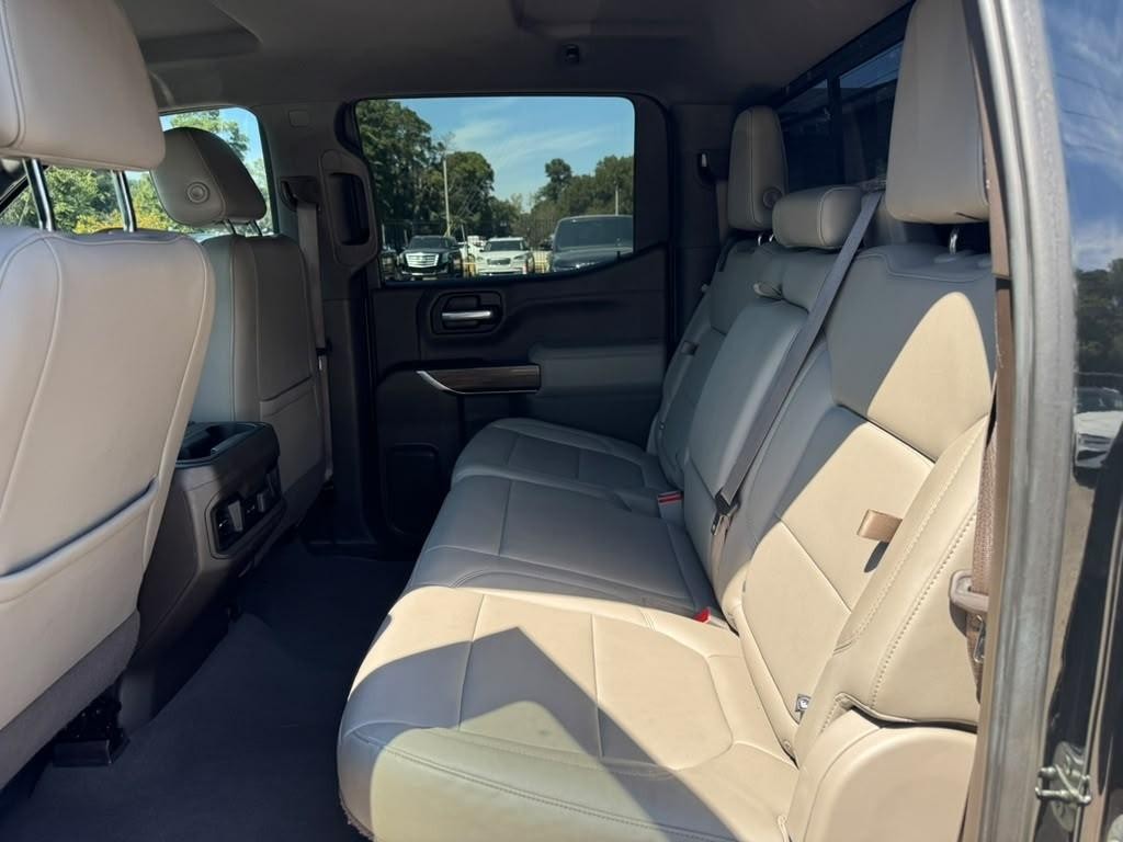 Chevrolet Silverado 1500 Vehicle Full-screen Gallery Image 18