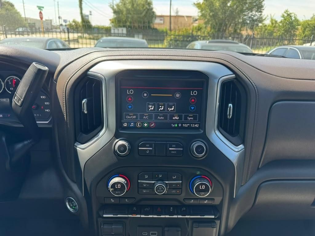 Chevrolet Silverado 1500 Vehicle Full-screen Gallery Image 22
