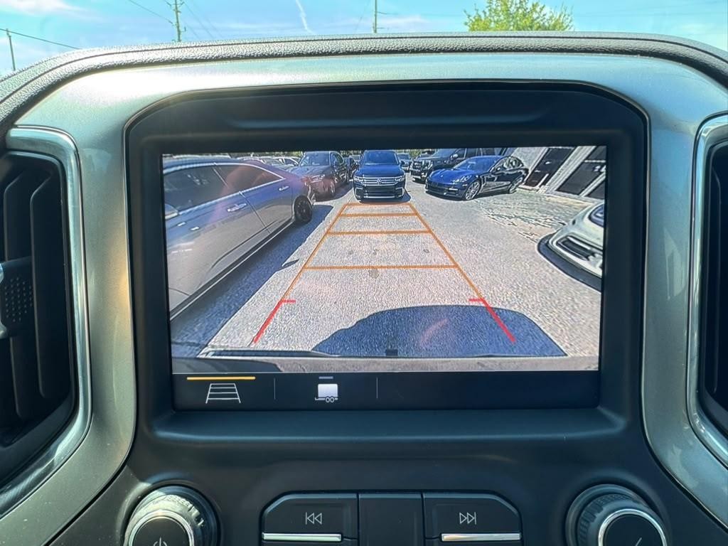 Chevrolet Silverado 1500 Vehicle Full-screen Gallery Image 23