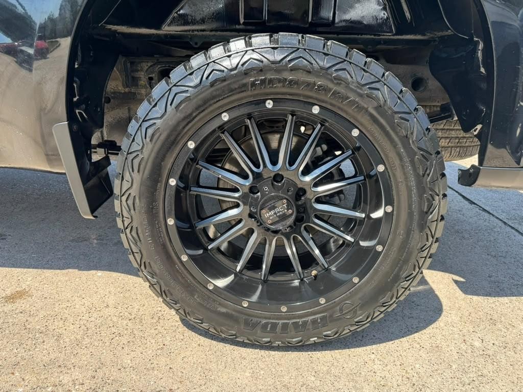 Chevrolet Silverado 1500 Vehicle Full-screen Gallery Image 26