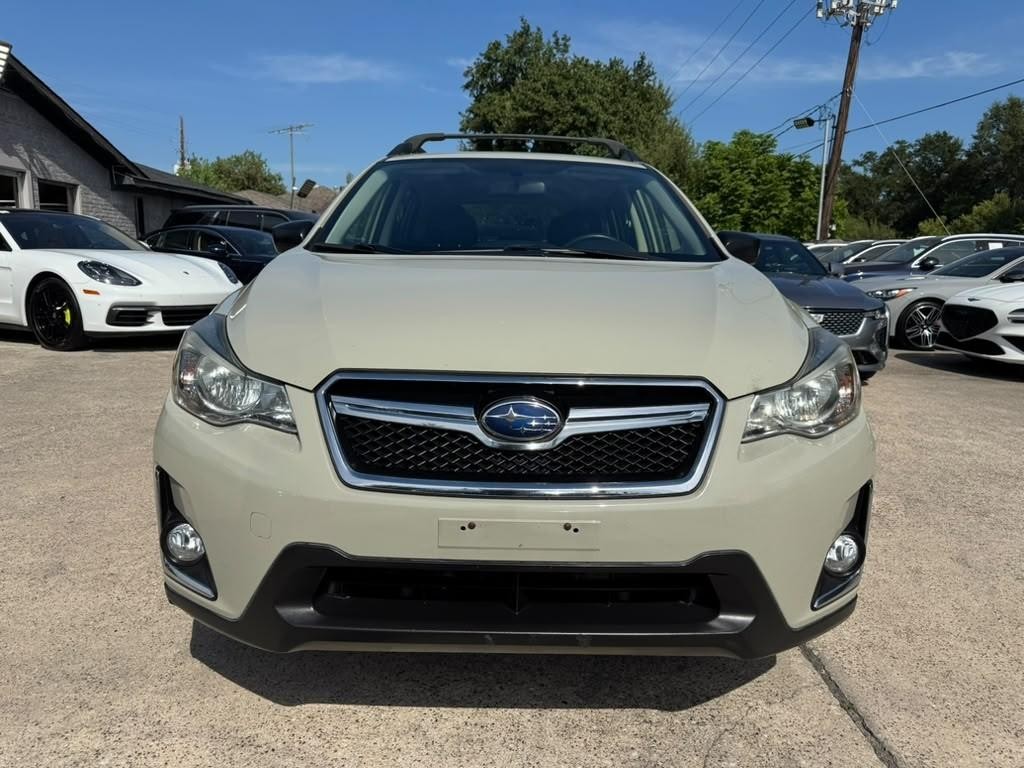 Subaru Crosstrek Vehicle Full-screen Gallery Image 02