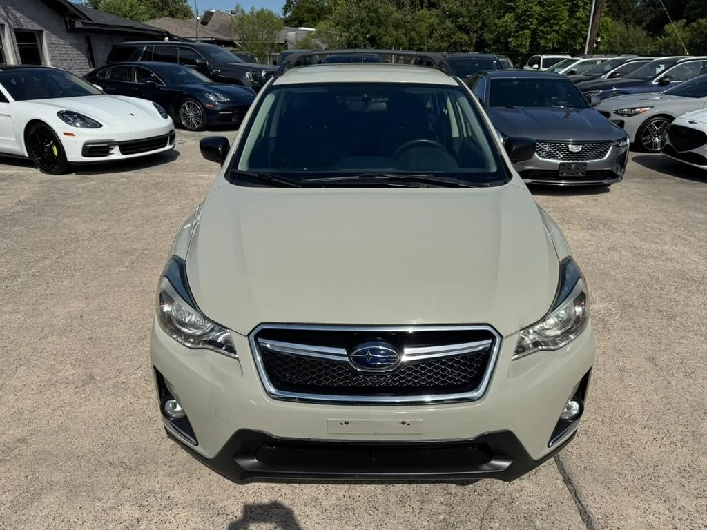 Subaru Crosstrek Vehicle Full-screen Gallery Image 03