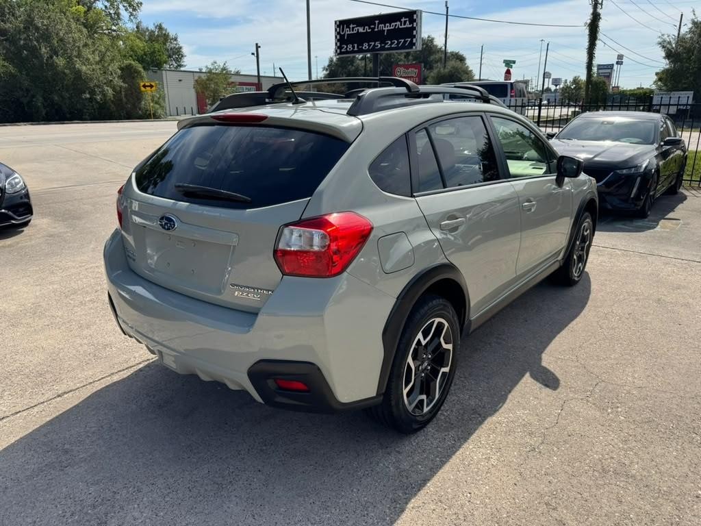 Subaru Crosstrek Vehicle Full-screen Gallery Image 06