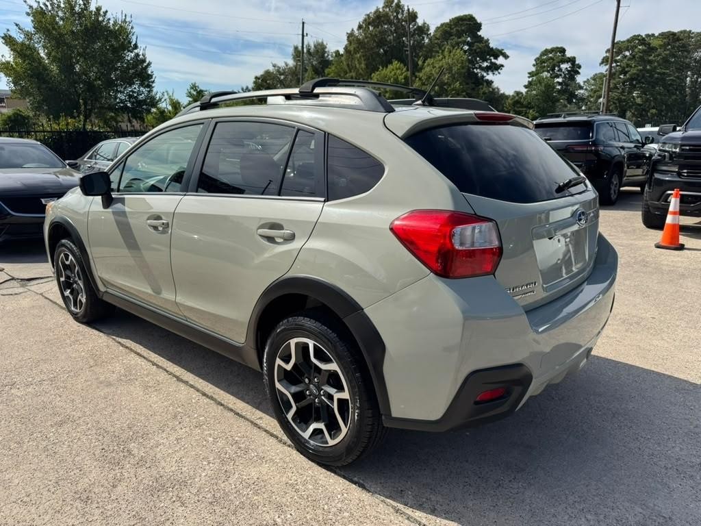 Subaru Crosstrek Vehicle Full-screen Gallery Image 08