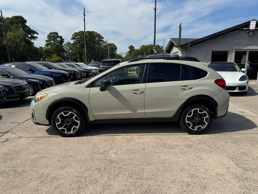 Subaru Crosstrek Vehicle Full-screen Gallery Image 09