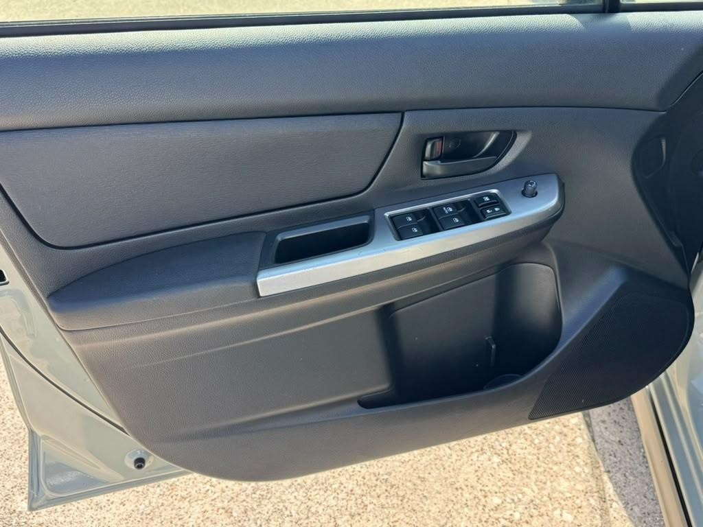 Subaru Crosstrek Vehicle Full-screen Gallery Image 11