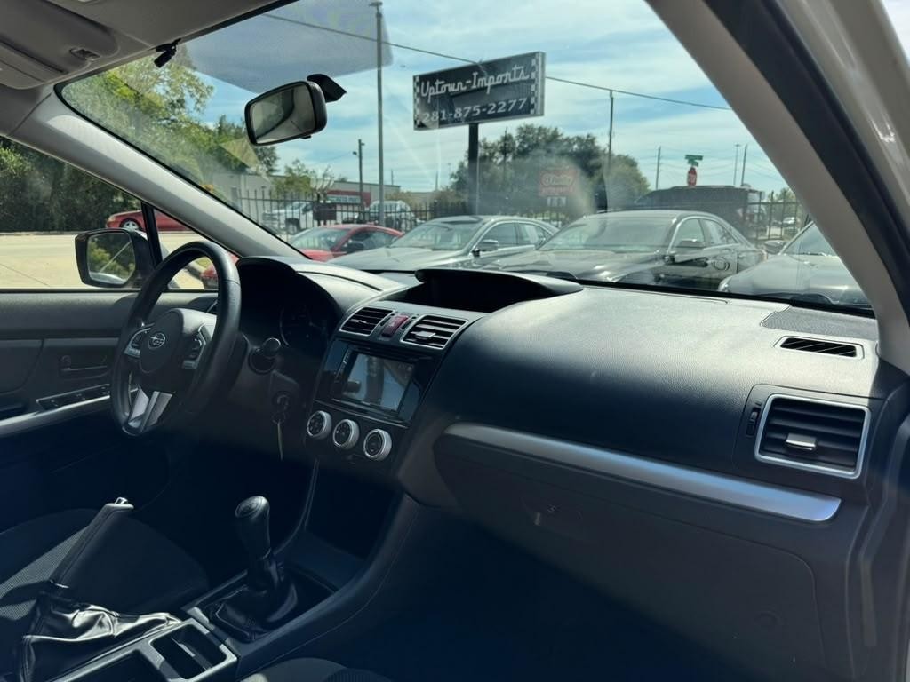 Subaru Crosstrek Vehicle Full-screen Gallery Image 12