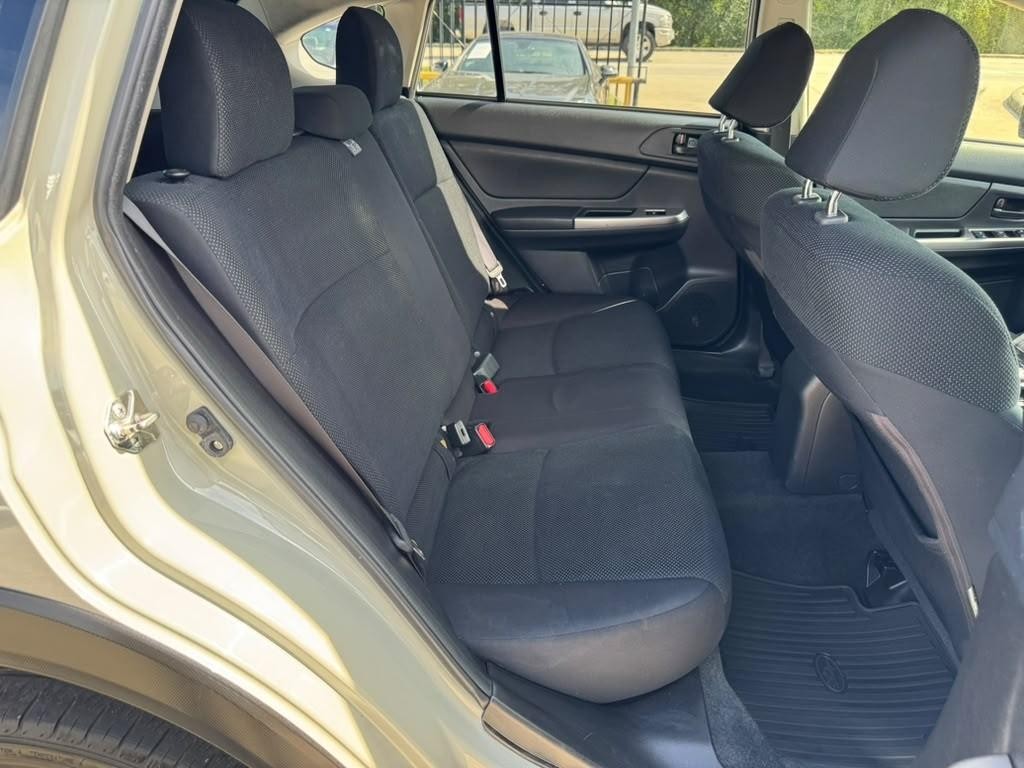 Subaru Crosstrek Vehicle Full-screen Gallery Image 14