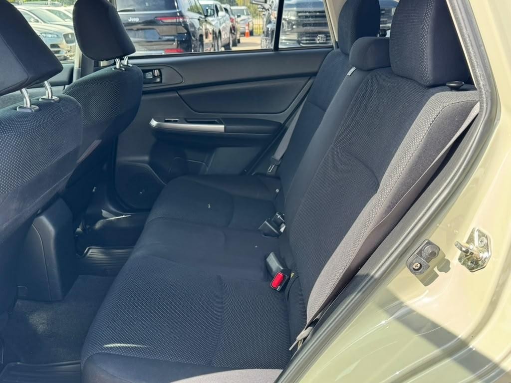 Subaru Crosstrek Vehicle Full-screen Gallery Image 16
