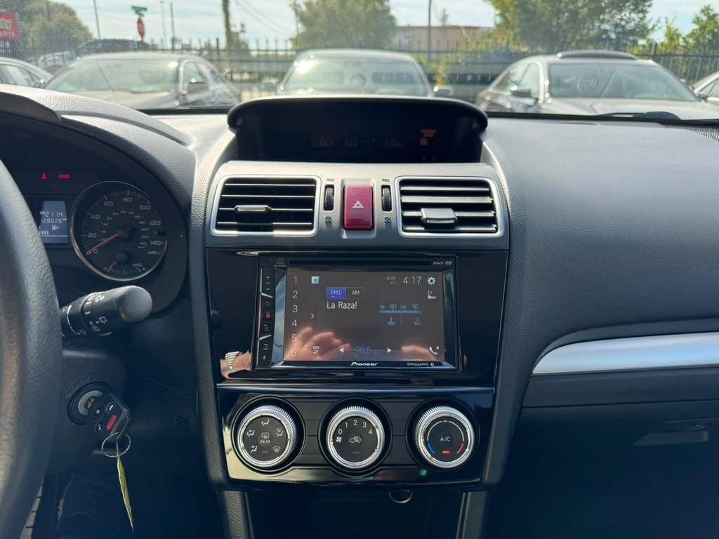 Subaru Crosstrek Vehicle Full-screen Gallery Image 20