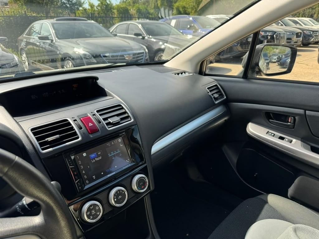 Subaru Crosstrek Vehicle Full-screen Gallery Image 23