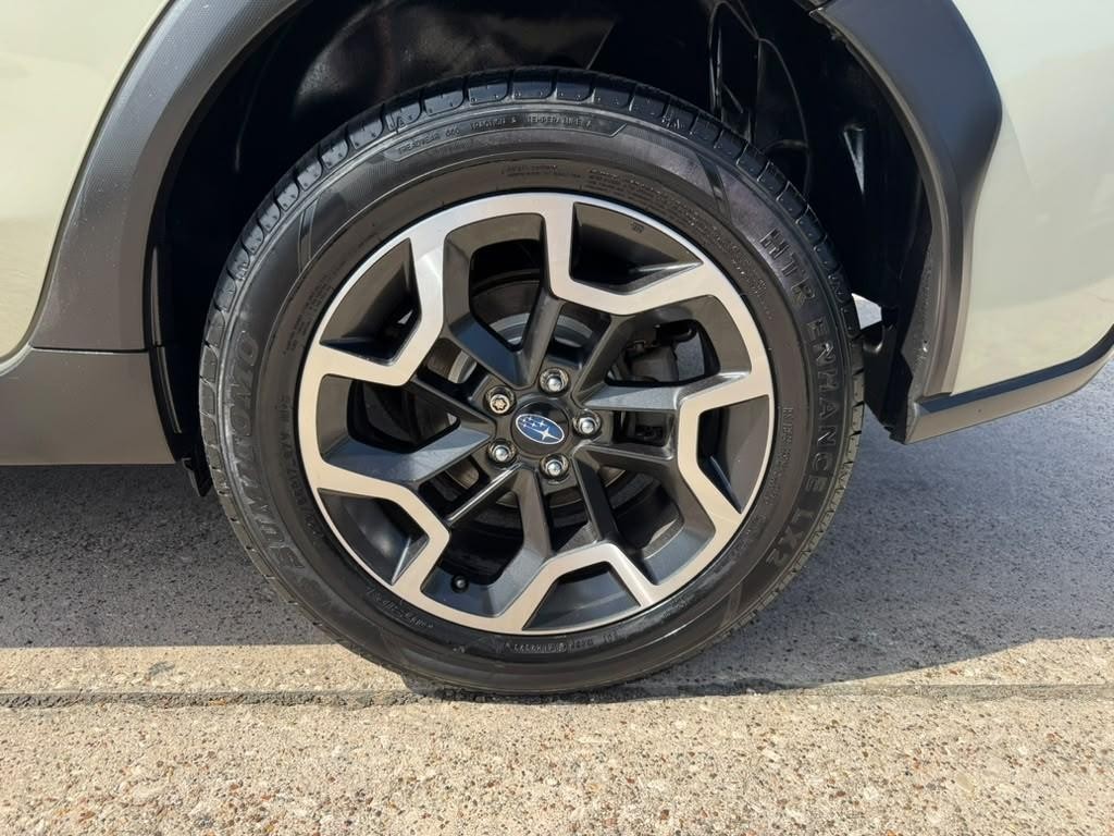 Subaru Crosstrek Vehicle Full-screen Gallery Image 24