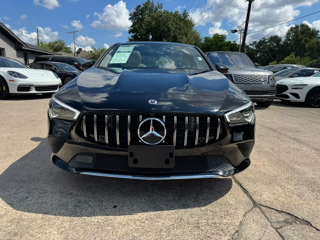 Mercedes-Benz CLA 250 Vehicle Full-screen Gallery Image 02
