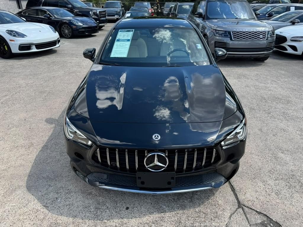 Mercedes-Benz CLA 250 Vehicle Full-screen Gallery Image 03