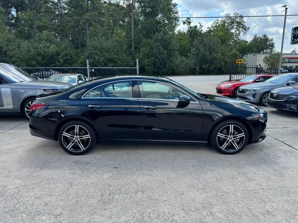 Mercedes-Benz CLA 250 Vehicle Full-screen Gallery Image 05