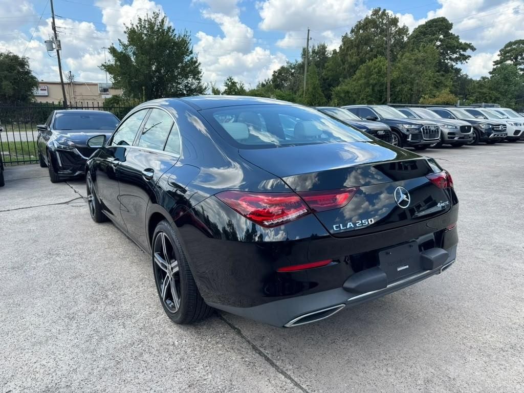 Mercedes-Benz CLA 250 Vehicle Full-screen Gallery Image 08
