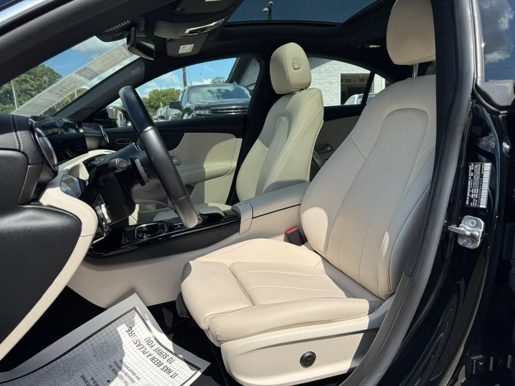Mercedes-Benz CLA 250 Vehicle Full-screen Gallery Image 11