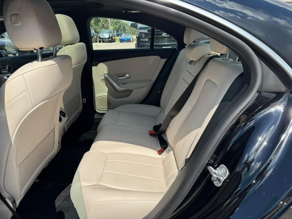 Mercedes-Benz CLA 250 Vehicle Full-screen Gallery Image 18