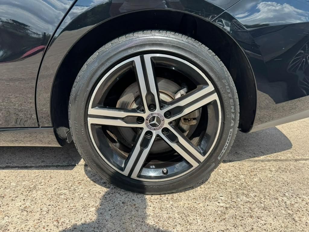 Mercedes-Benz CLA 250 Vehicle Full-screen Gallery Image 27