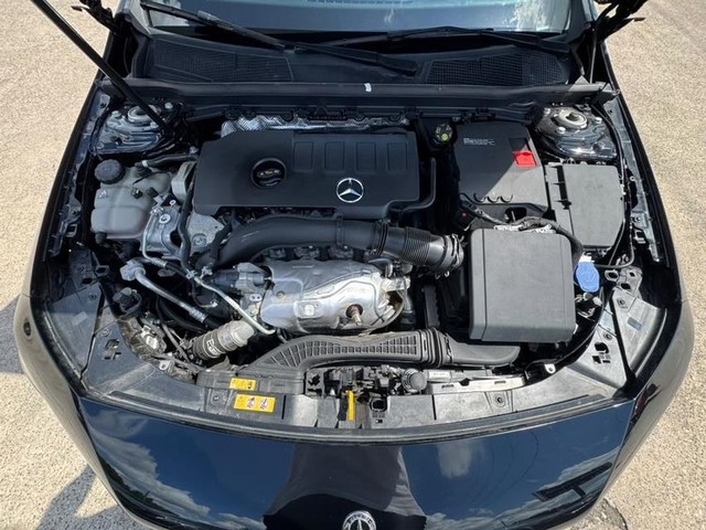 Mercedes-Benz CLA 250 Vehicle Full-screen Gallery Image 28