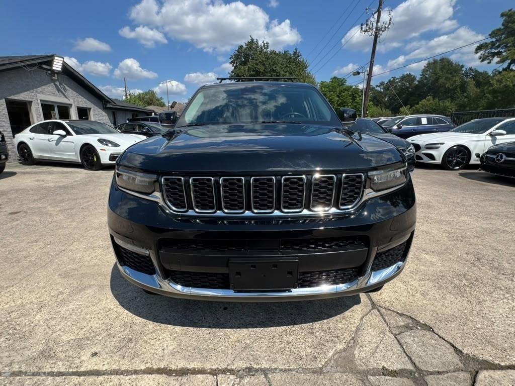 Jeep Grand Cherokee L Vehicle Full-screen Gallery Image 02