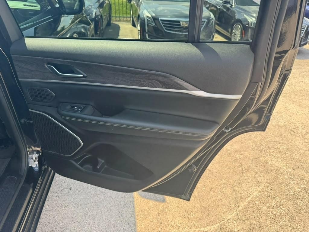 Jeep Grand Cherokee L Vehicle Full-screen Gallery Image 18