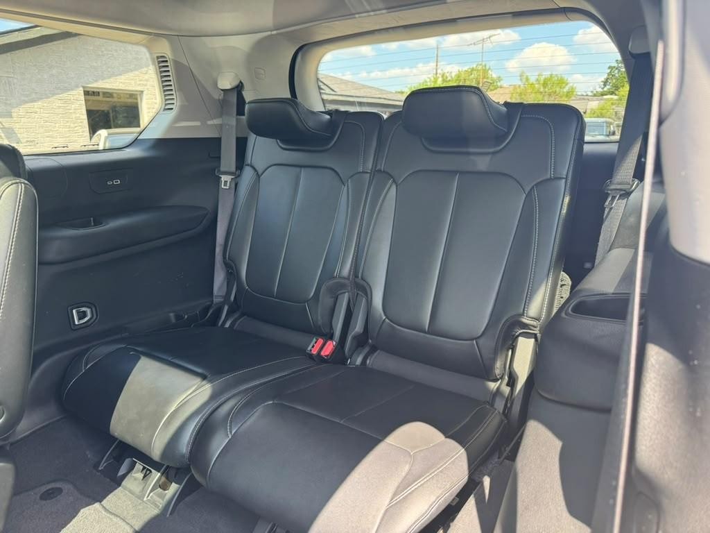 Jeep Grand Cherokee L Vehicle Full-screen Gallery Image 20