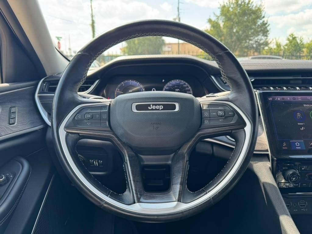 Jeep Grand Cherokee L Vehicle Full-screen Gallery Image 22