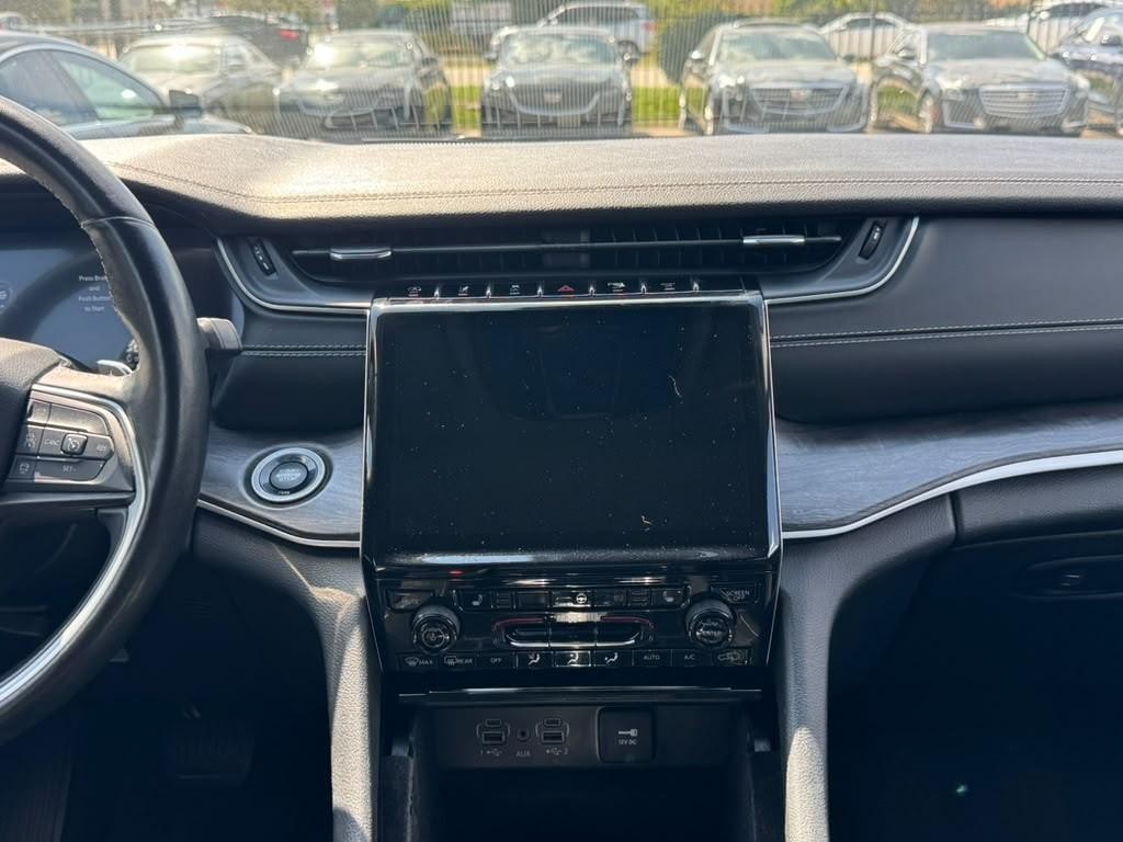 Jeep Grand Cherokee L Vehicle Full-screen Gallery Image 24