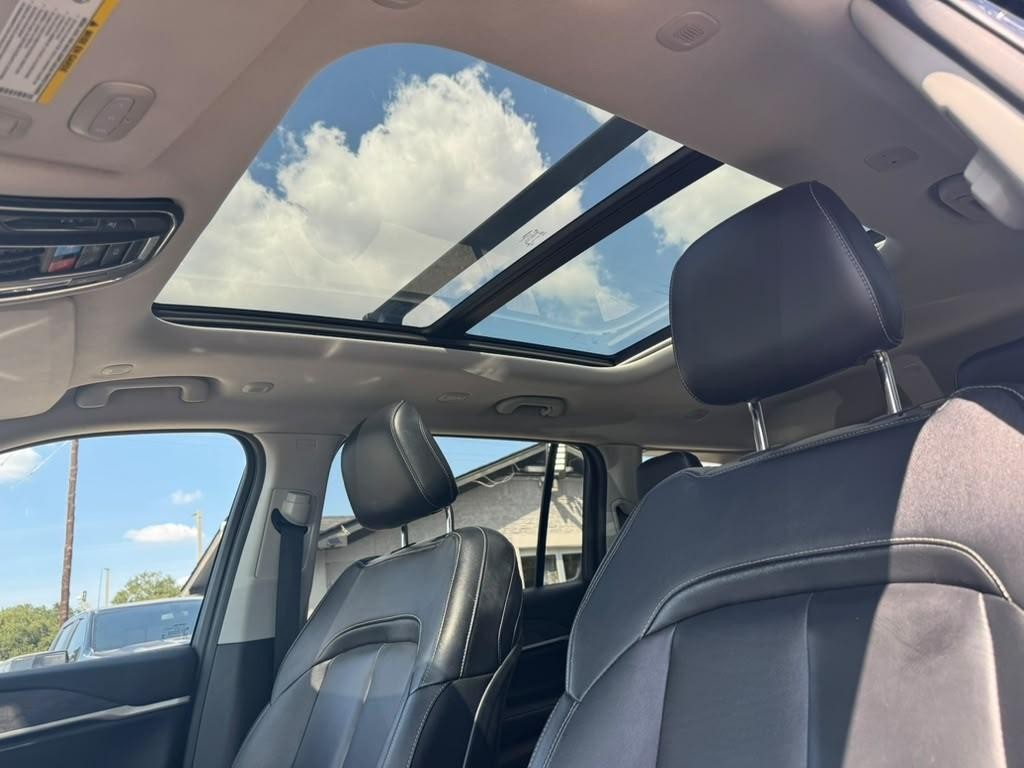 Jeep Grand Cherokee L Vehicle Full-screen Gallery Image 29
