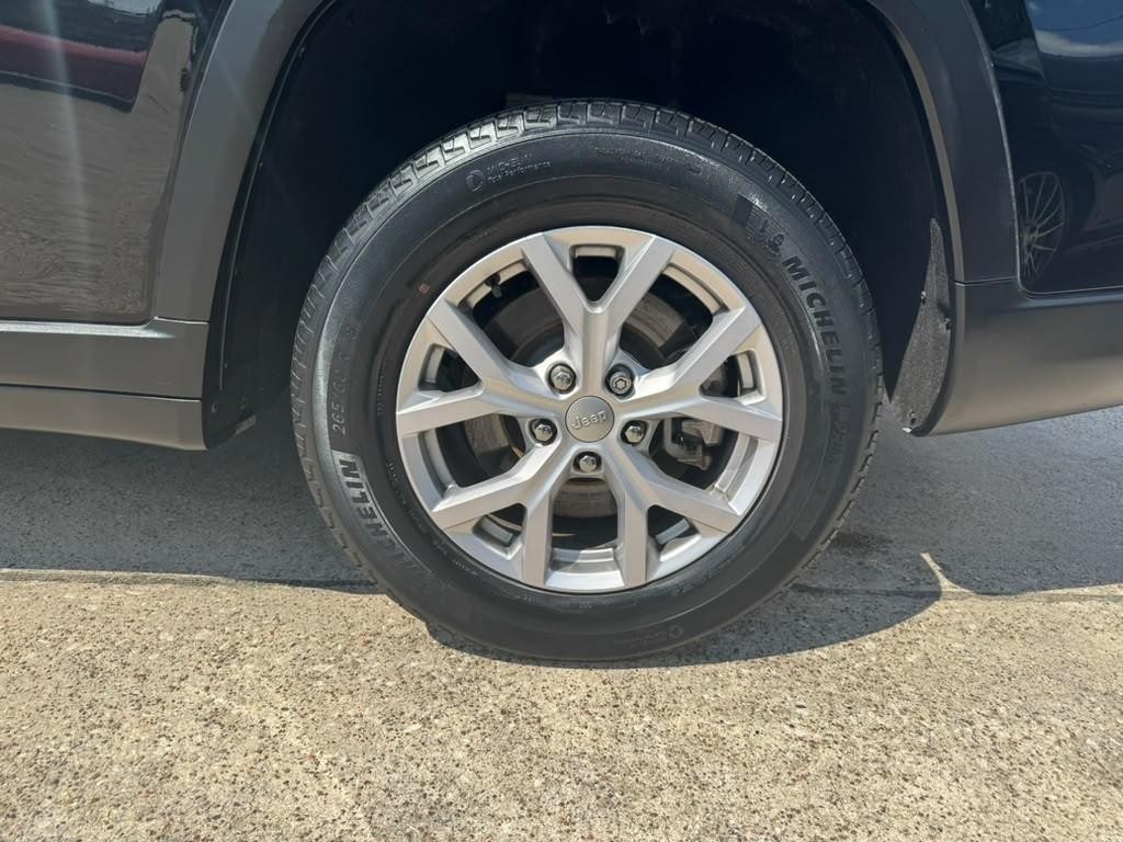 Jeep Grand Cherokee L Vehicle Full-screen Gallery Image 30