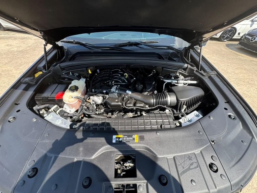 Jeep Grand Cherokee L Vehicle Full-screen Gallery Image 31