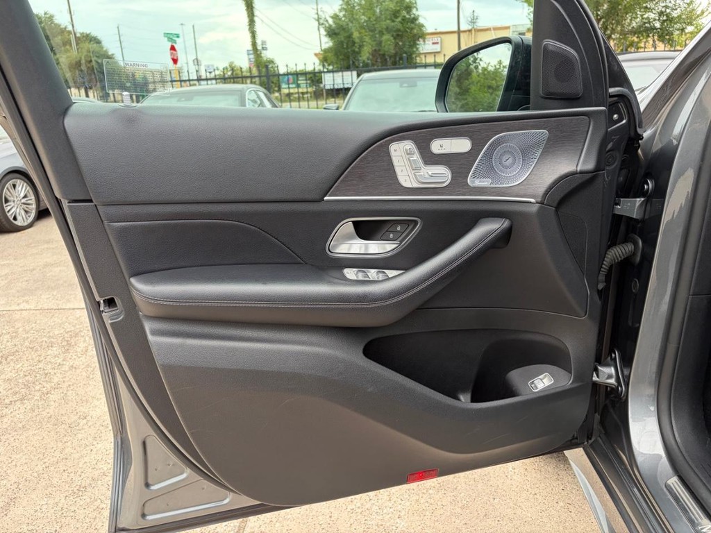 Mercedes-Benz GLE 350 Vehicle Full-screen Gallery Image 12