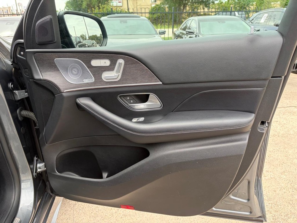 Mercedes-Benz GLE 350 Vehicle Full-screen Gallery Image 15