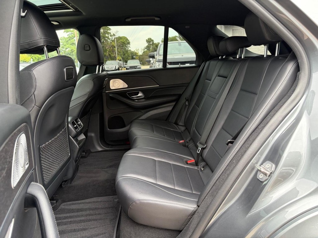 Mercedes-Benz GLE 350 Vehicle Full-screen Gallery Image 18